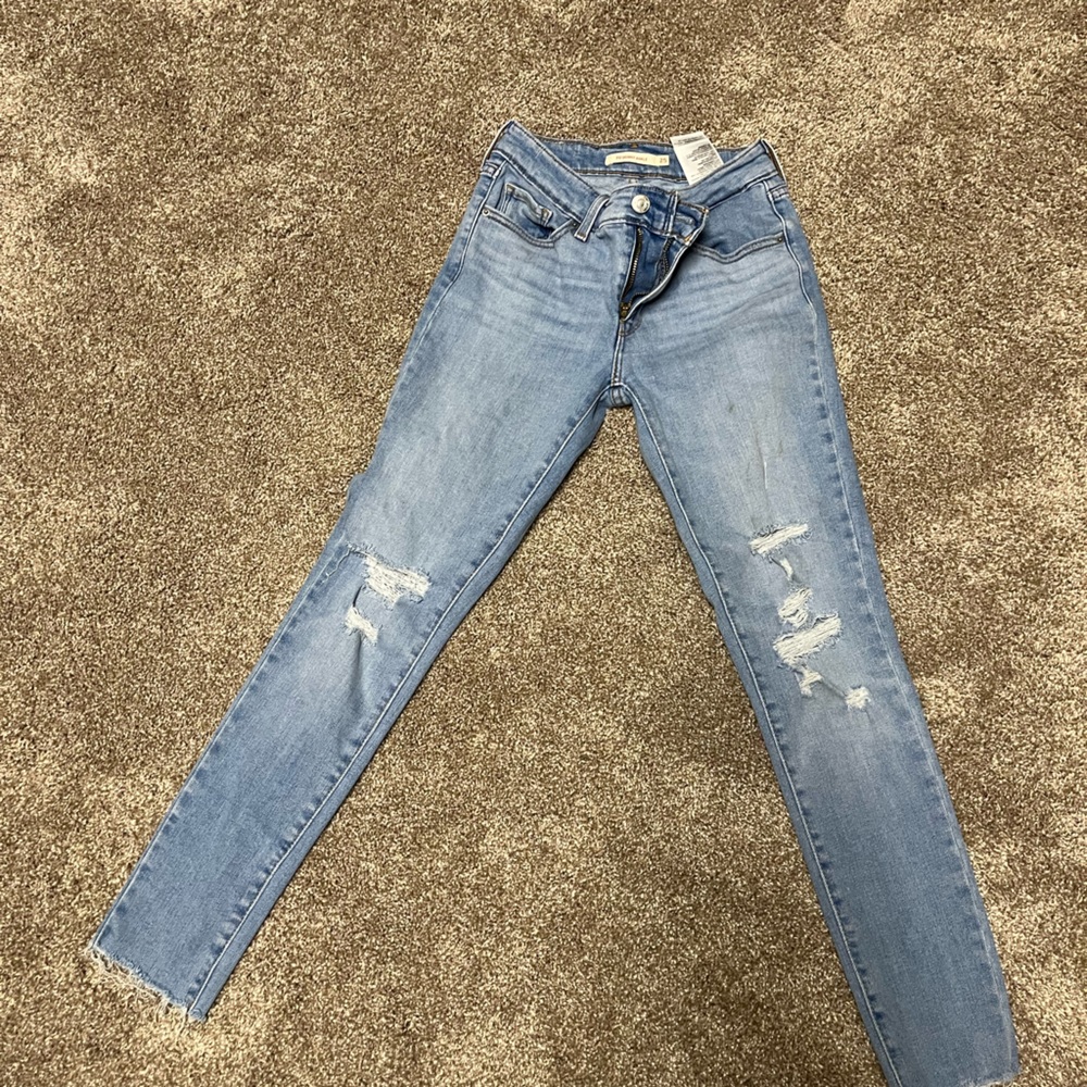 Levi’s ripped jeans